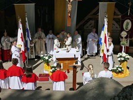 Festgottesdienst zum 1.000 Todestag des Heiligen Heimerads auf dem Hasunger Berg (Foto: Karl-Franz Thiede)